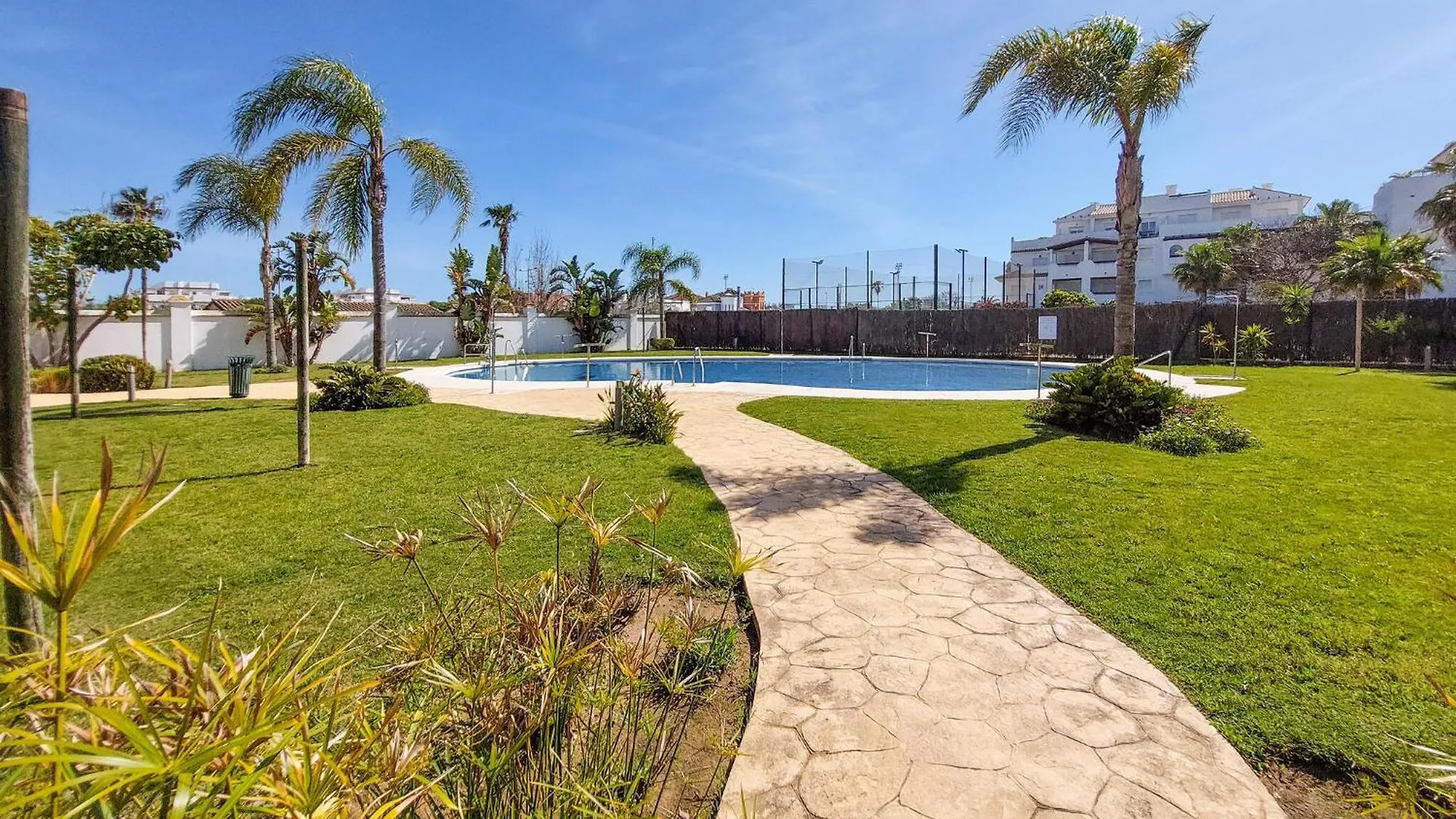 Gorgeous Apartment In Rota With Wifi